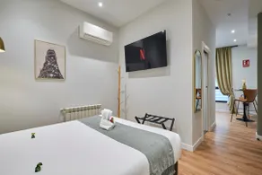 Bright modern studio • Downtown Madrid - Image 2
