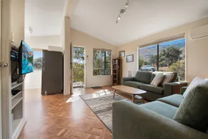 YellowBox Cottage Tumut - Image 2