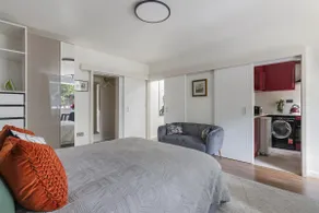 King Studio Apartment with Garden and Parking - Image 5