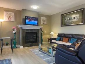 Scenic Hill Retreat: 2 Queen Beds, Private Space - Image 2