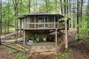 Treehouse Chalet w/ Hot Tub, 10 Min to GSMNP - Image 3