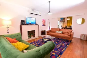 Tullamarine home near airport and shopping! - Image 2