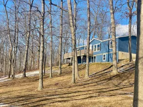 Quiet cottage on a private lake - Image 2