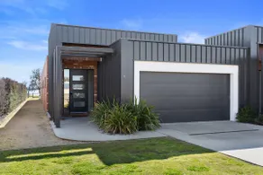 No 1 Marine Cove - Lake Views - Image 3