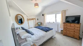 Large House in Looe, Near Beach and Bars with Great Views, Free Parking and Free Access to a Nearby Indoor Swimming Pool - Image 3