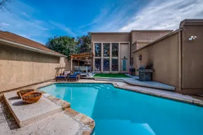 Miami Style House in San Antonio - Image 2