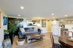 Two bedroom legal suite with mountain & ocean view - Image 4
