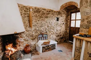 House with a romantic hot tub – La Casita De Albino - Image 5