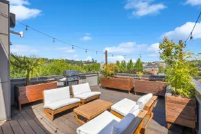 Modern 2-Bedroom Townhouse with Rooftop Patio - Image 5