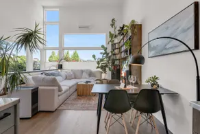Modern 2-Bedroom Townhouse with Rooftop Patio - Image 2