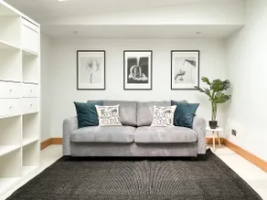 Luxury Urban Oasis with Garden and Private Studio - Image 2