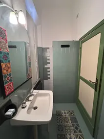 Room in a period villa with garden and parking - Image 3
