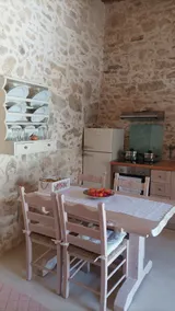 Catis Stone Home - Image 3
