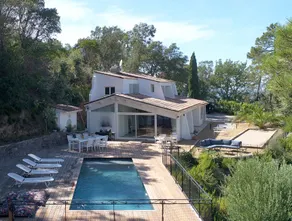 Villa with a large terrace overlooking the Bay of Cannes and the Esterel Mountains - Image 2