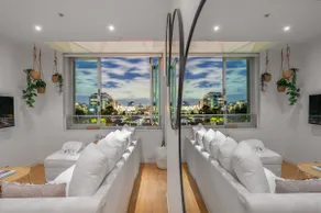2BR The 'Flamin' Galah' Urban Eden Oasis-sleeps 5 - Image 2