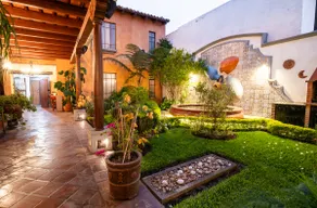 Big Stylish House W/jacuzzi & Lounge Pool - Image 2