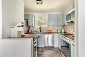 Modern, Sunset Waterfront Cottage with EV Charger - Image 2