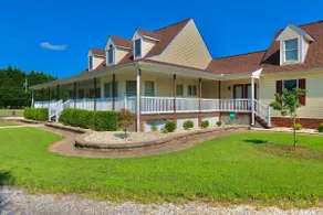 America's 250 Getaway | Pool | Busch Gdns | Wmbg - Image 5