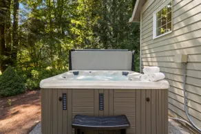 Mt. Hood Retreat With Hot Tub, Game Room, EV, Pool - Image 4