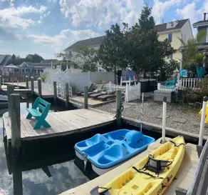 Shorely Waterfront XL 2nd FL 2/3BR 2.5bth Fenced backyard w Jacuzzi Dock Kayaks - Image 4