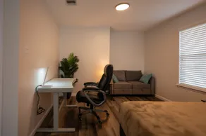 Spacious home with Wi-Fi A/C - Image 3