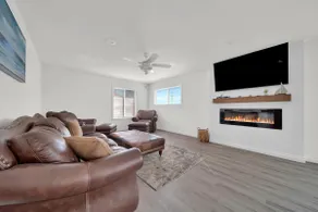 Algonac's Riverview Retreat - Image 4