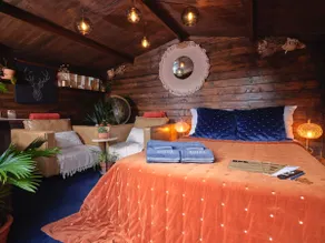 Explorer's Cabin / Private Hot Tub - Image 5