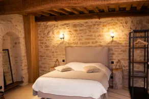 Charming and romantic Châteauneuf Suites getaway - Image 3