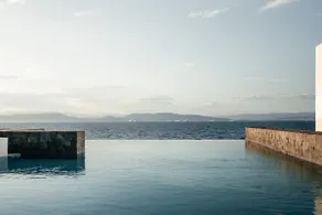 Horizon Luxury Seafront Villa - Image 4