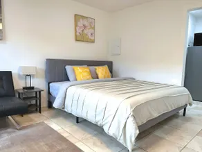 Molivu Homes Studio - PetFriendly - King Bed - W-D - Image 3