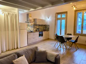 ”Suzon” Small loft Terrace & Air Conditioning! Town Hall Side - Image 2