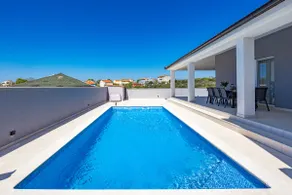 Serenity home Villa Tea with heated salted pool - Image 3