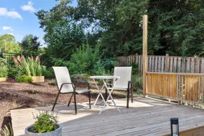 Backyard guest suite near downtown - Image 4