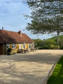 Characterful Cottage in Idyllic Spot - Image 2