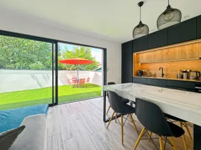 Modern 2 bedroom house, sleeps up to 6 - Image 2