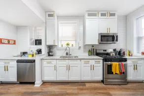 Stylish 2BR Andersonville — Walk to Lake & Cafés - Image 2