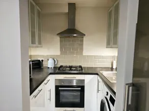 Stay Zen Apartments - Free Parking & Garden Woking - Image 3