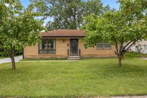 Tiny's House | 3bd, 2ba | Near Grandview College - Image 3