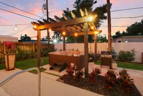 Tropical Heated Pool, Spa, Cold Plunge - Image 4
