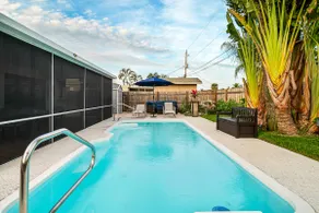 Tropical Heated Pool, Spa, Cold Plunge - Image 3
