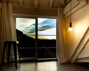 Romantic independent suite with views. - Image 2