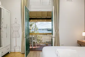 Waterfront Stylish & Charming Retreat - Image 3