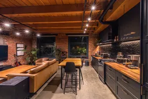 Stylish Industrial Loft - Historic Gastown - Image 2