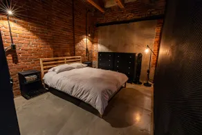 Stylish Industrial Loft - Historic Gastown - Image 5