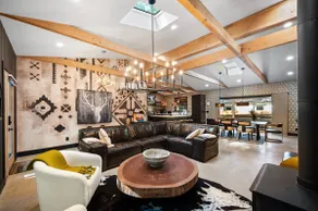 luxe new buffalo lodge, hot tub, 12m walk to beach - Image 4