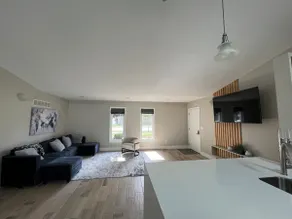 Crystal Rose is a spacious modern home w/ garage - Image 2