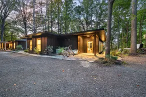 cozy new buffalo cabin, hot tub, 14m walk to beach - Image 2