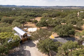 The Oak Haus ~ Hill Country escape - Image 5