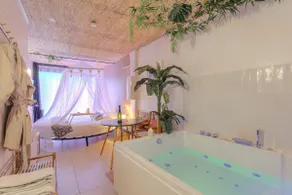Bali Serenity: Round Bed – Whirlpool – Cozy Space for 2 - Image 2