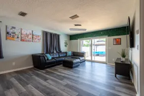 Cruise-Ready Oasis – Pool, 15 Min to Port & Beach - Image 2